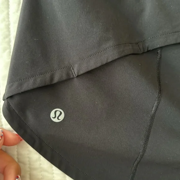 Lululemon Speed Up 2.5” High Rise Shorts - Picture 3 of 5